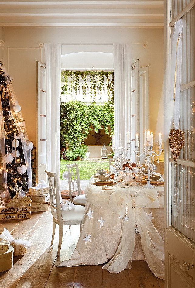 Dining Room Christmas Ideas. French Christmas Decor. #DiningRoomChristmasIdeas ElMueble via Nicety.