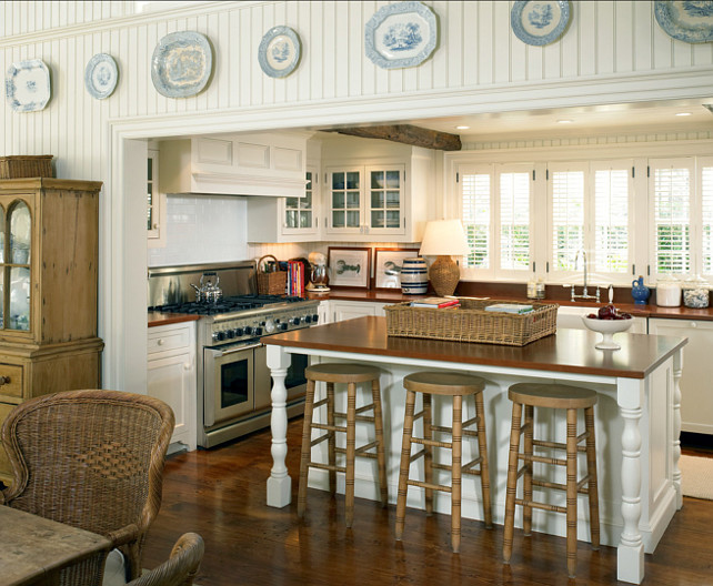 Kitchen. Coastal Kitchen. Classic Blue and white decor in coastal kitchen. #Kitchen #Blue&WhiteDecor #Coastal .