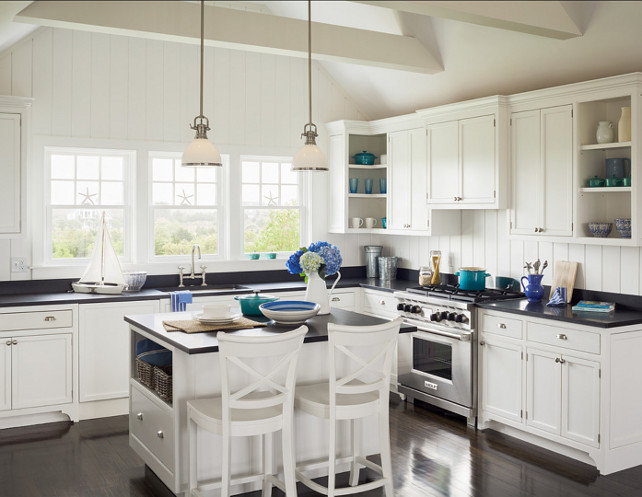 Sophie Metz Design. Kitchen. Coastal Kitchen. Coastal kitchen design with blue and white decor. #Kitchen #CoastalKitchen #CoastalDecor #Blue&WhiteDecor