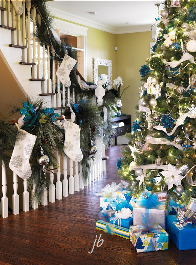 Staircase Christmas Decor Ideas. #Staircase #Stairwell #ChristmasDecor Jennifer Brouwer Design Inc.