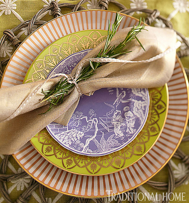 Thanksgiving Decorating Ideas. Thanksgiving Dinner Table Decor. #ThanksgivingIdeas #ThanksgivingDinnerDecor  Via Traditional Home.