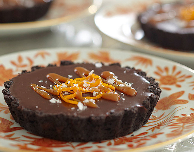 Thanksgiving Dessert Ideas. Thanksgiving Chocolate Ganache Tart. #Recipe #DessertRecipe #ChocolateRecipeIdeas Via Traditional Home.