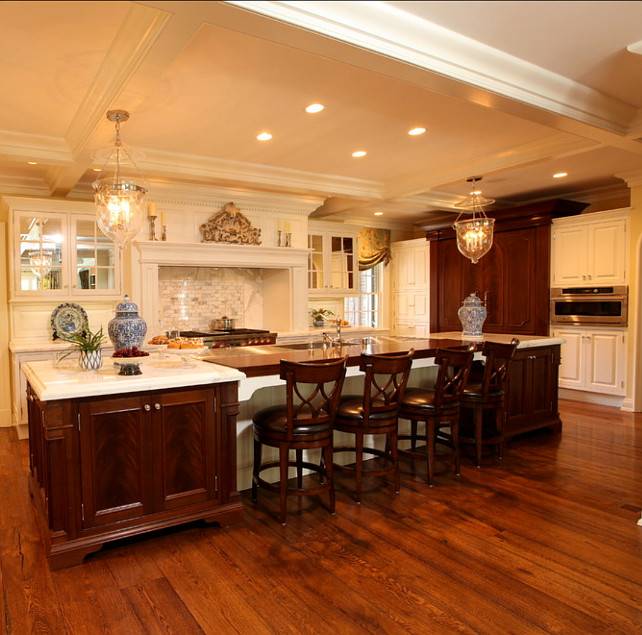 Traditional Kitchen. Spectacular Luxurious Traditional Kitchen. #TraditionalInteriros #Kitchen