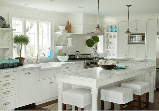 White Kitchen. White Kitchen Paint Color Benjamin Moore White Dove OC-17. #BenjaminMoore #WhiteDove #OC17