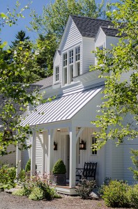 Maine Beach House with Classic Coastal Interiors - Home Bunch Interior ...