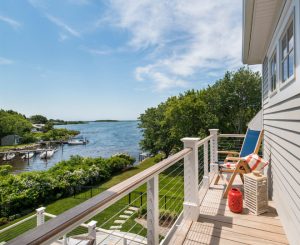 Fortified Home – A Beach House Designed To Survive Storms - Home Bunch ...