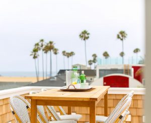 California Beach House with Crisp White Coastal Interiors - Home Bunch ...