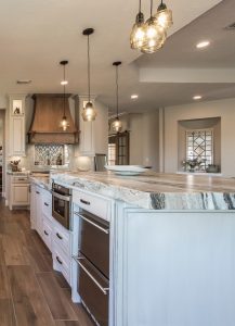 Transitional Modern Farmhouse Kitchen Design - Home Bunch Interior ...