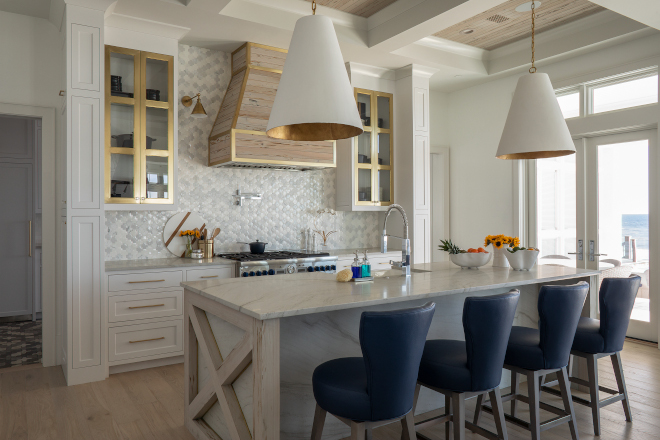 Florida Beach House Kitchen - Home Bunch Interior Design Ideas
