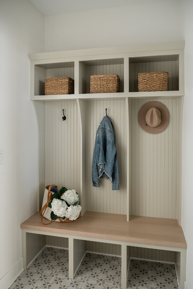 Mudroom cubbies with curved dividers Mudroom cubbies with curved divider ideas Mudroom cubbies with curved dividers #Mudroomcubbies #curveddividers Mudroom-cubbies-with-curved-divider