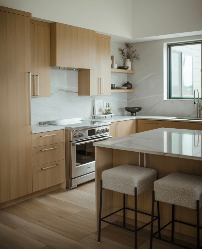 Kitchen Cabinet is rift sawn white oak frameless style with minimal reveals The blonde wood features a light natural finish for an airy feel Kitchen Cabinet is rift sawn white oak frameless style with minimal reveals The blonde wood features a light natural finish for an airy feel #KitchenCabinet #riftsawn #whiteoak #framelesscabinet #blondewood #lightfinish #naturalfinish