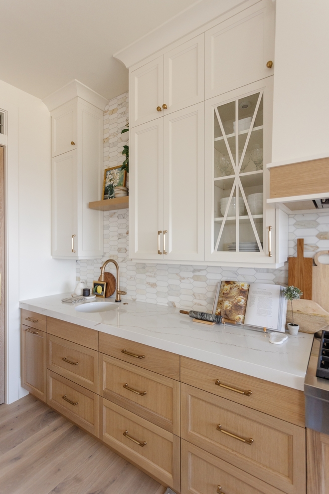 Homeowners seek a kitchen that reflects their lifestyle A wet bar is ideal for carrying out small tasks or it can serve as a convenient coffee or smoothie station #kitchen #wetbar #coffeestation #smoothiestation