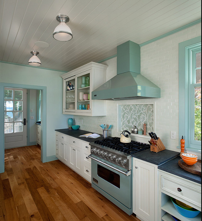 Turquoise Lake Cottage - Home Bunch Interior Design Ideas