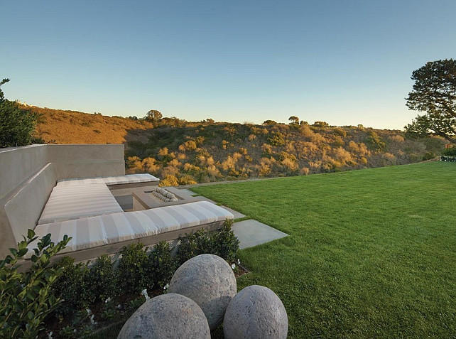 Backyard. Backyard Ideas. Gorgeous backyard with custom seating. #Backyard #BackyardIdeas #BackyardDesign