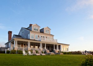 Traditional Nantucket Cottage with Coastal Interiors - Home Bunch ...