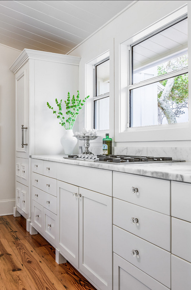 Benjamin Moore Paint Color. Benjamin Moore White Dove OC-17. Wall color and cabinet color are "Benjamin Moore White Dove OC-17". #BenjaminMoore #WhiteDove #OC17