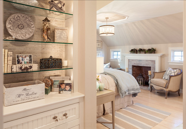 Built-in Shelves. Built-in Shelves decor ideas. #BuiltinShelves #ShelfDecor #HomeDecor