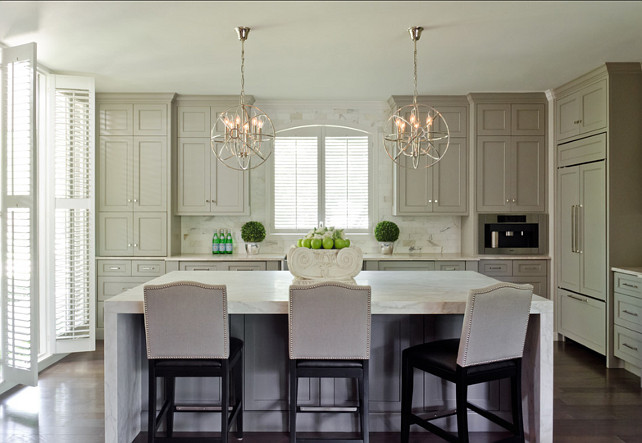 Gray Kitchen. Palet Gray Kitchen Cabinet. #Kitchen #GrayKitchen #PaleGrayKitchen