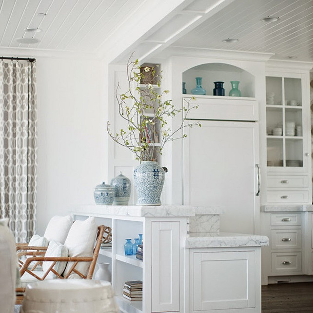 Beach House with Neutral Color Palette - Home Bunch Interior Design Ideas
