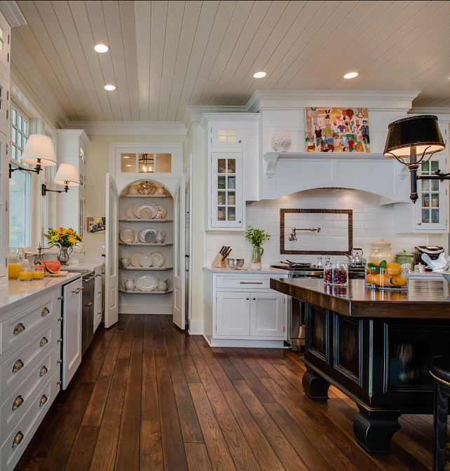 Kitchen Cabinet Ideas. Custom Kitchen Cabinet Ideas. Traditional kitchen with custom white cabinets. #Kitchen #KitchenCabinets #WhiteCabinets #WhiteKitchenCabinets