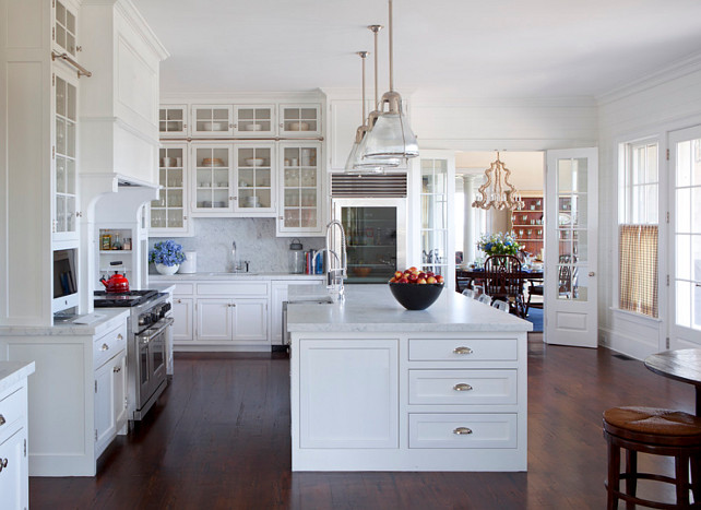 Traditional Nantucket Cottage with Coastal Interiors - Home Bunch ...