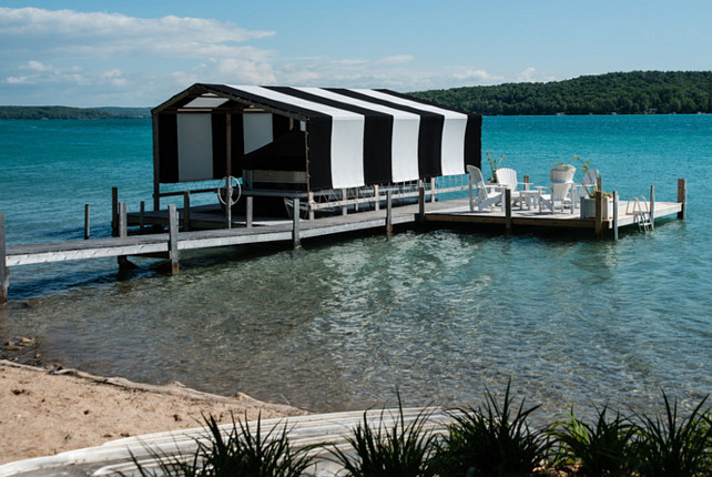 Lake House. Stunning lake house with boat lift. #LakeHOuse #BoatLift