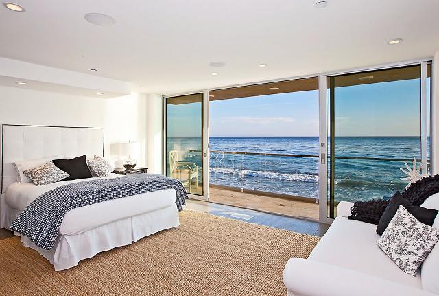 Contemporary Beach House - Home Bunch Interior Design Ideas