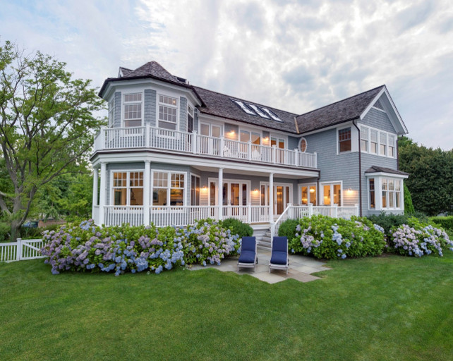 Shingle Beach House. Classic Shingle Beach House with coastal interiors. If you like beach houses with coastal interiors, this tour will make you dream! #CoastalInteriors #BeachHouses #ShingleHomes #ShingleBeachHouse